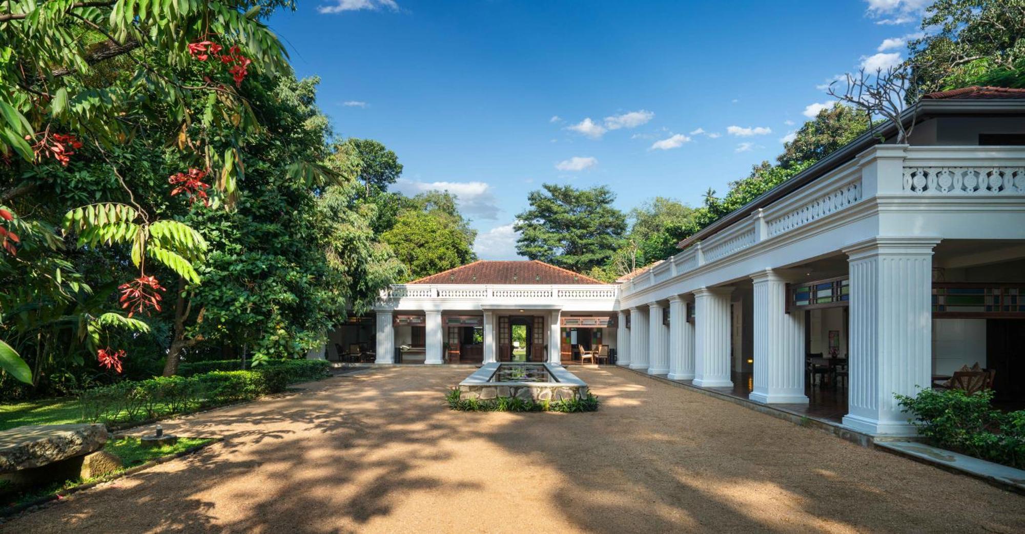 Taru Villas Канди Екстериор снимка