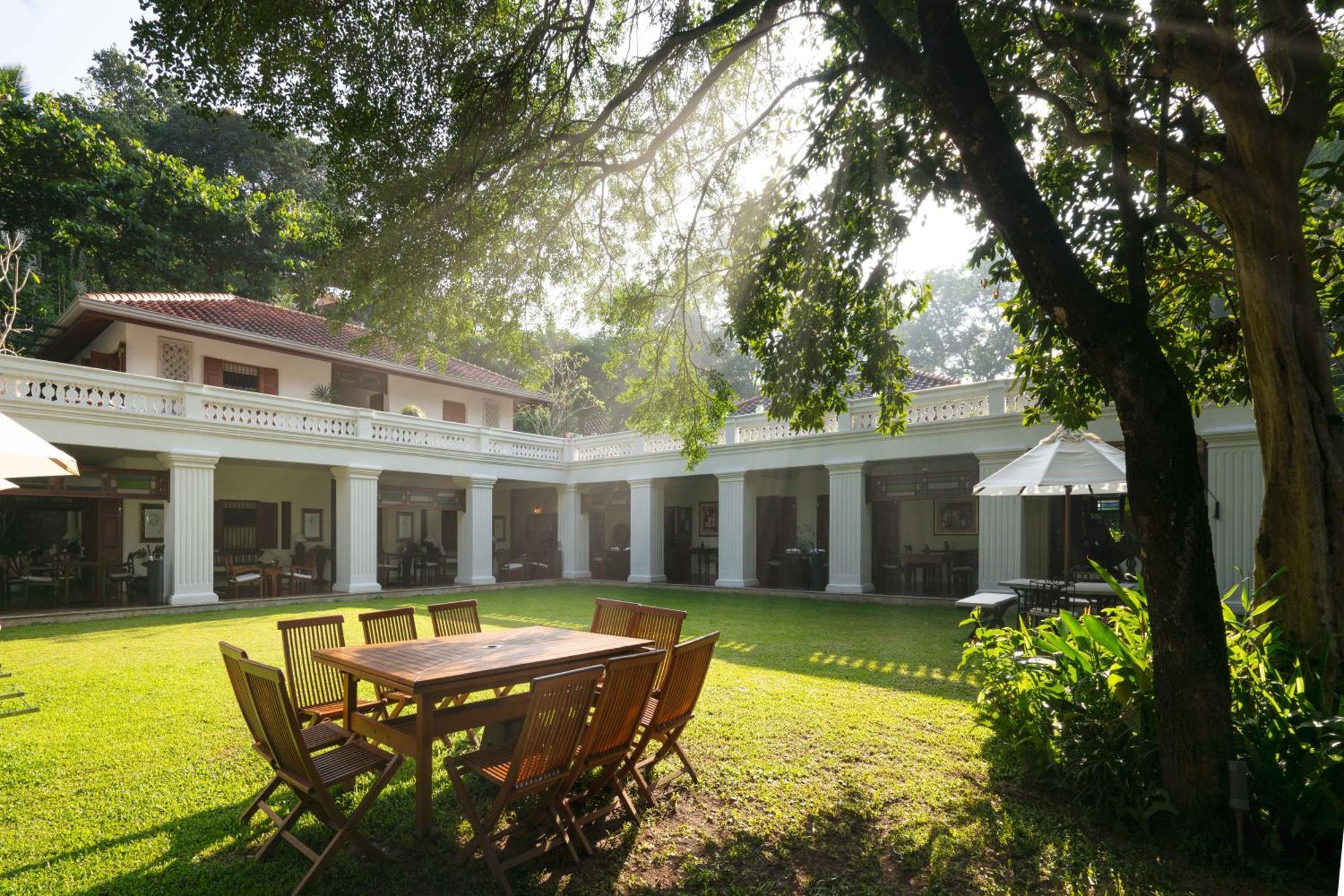 Taru Villas Канди Екстериор снимка