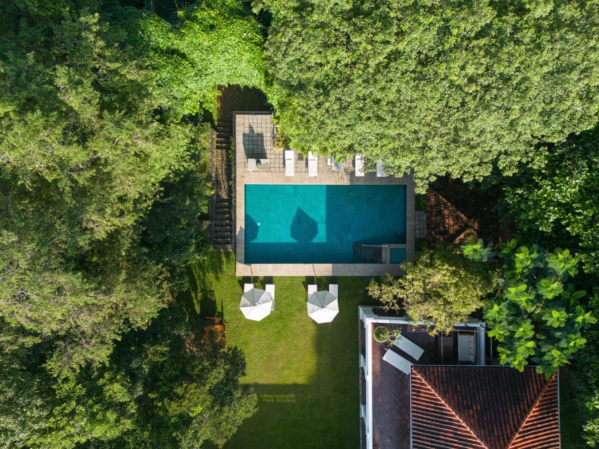 Taru Villas Канди Екстериор снимка